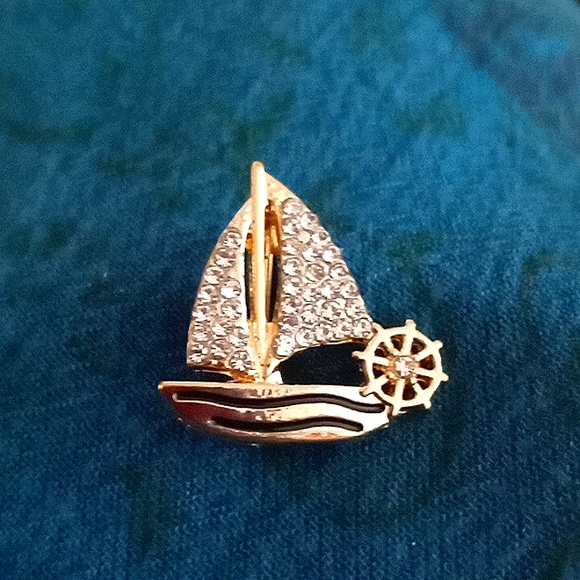 Jewelry - SAILBOAT BROOCH